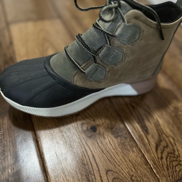 Sorel Women’s Out N About III Classic Waterproof Ankle Booties. Size 7. - Picture 14 of 16